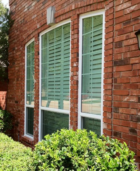 Vinyl Window Installation and Caulking requireds real expertise and attention to detail